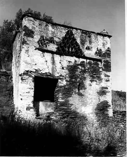 [INLINE:PIGEONHOUSE5]